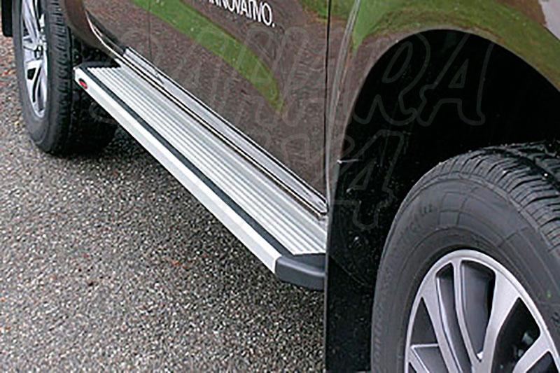 Estribos en plataforma de aluminio. Tipo STD para Nissan Navara D23 - Para Doble cabina