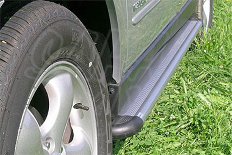 Estribos en plataforma de aluminio. Tipo S50 para SSangyong Kyron 2005-