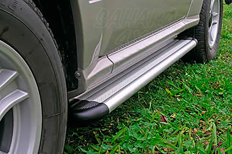 Estribos en plataforma de aluminio. Tipo S50 para Santana 300 2005-