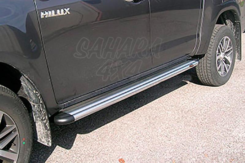 Estribos en plataforma de aluminio. Tipo S50 para Toyota Hilux Revo 2016-