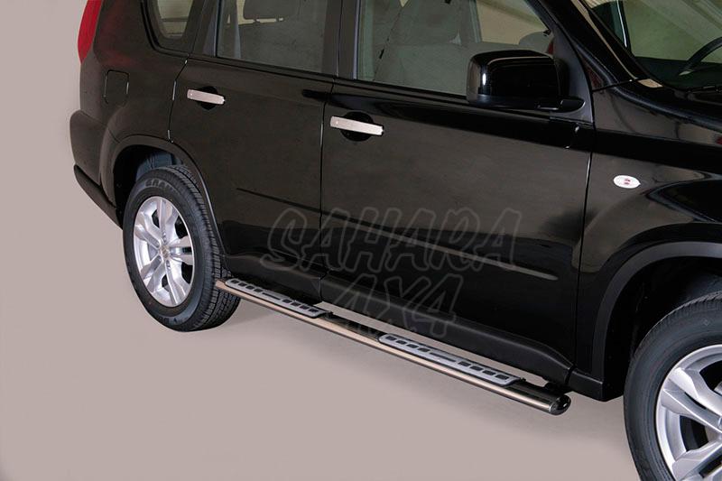 Pareja de estribos en tubo inox, seccin oval, con pisantes. Tipo DSP para Nissan X-Trail 2010-2014