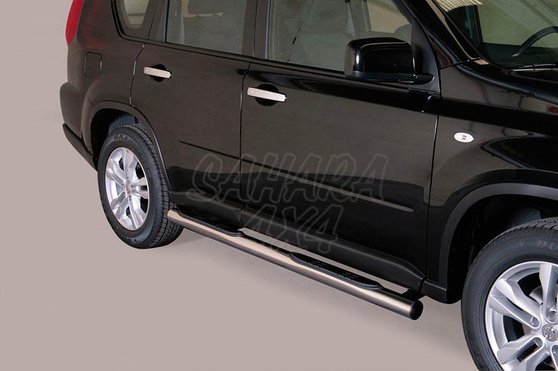 Pareja de estribos en tubo inox 76mm, con pisantes para Nissan X-Trail 2010-2014