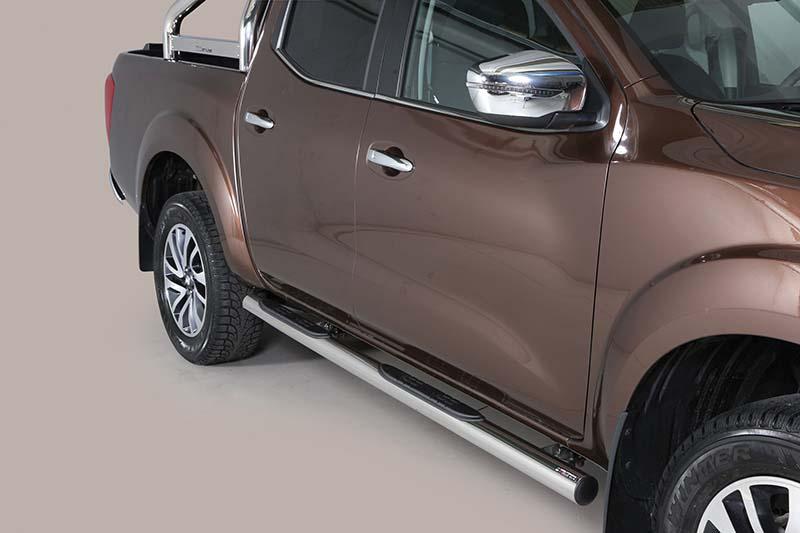 Estribos en tubo inox 76mm, con pisantes para Nissan Navara D23 - Para Doble cabina