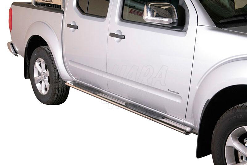 Pareja de estribos en tubo inox, seccin oval, con pisantes para Nissan Navara D40 2010-