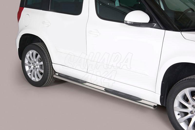 Pareja de estribos en tubo inox, seccin oval, con pisantes para Skoda Yeti 2009-2014