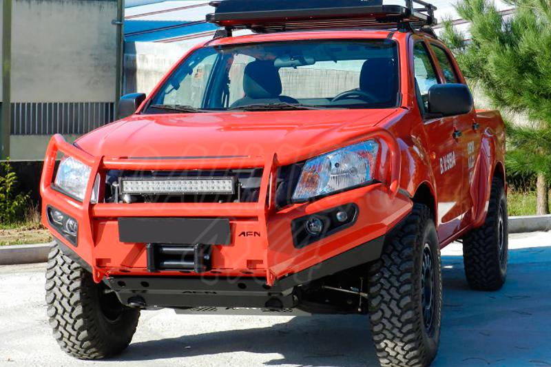Front bumper with winch base and integrated fog lamps. version Africafor Isuzu D-Max 2012-