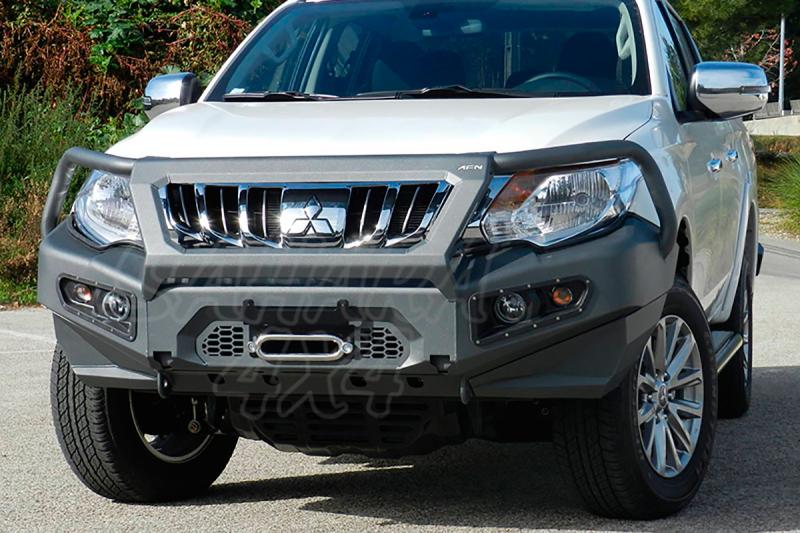 Parachoques frontal con base de cabestrante. Versin frica AFN para Mitsubishi L200 /Fullback