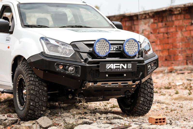 Front bumper with winch base and integrated fog lamps. version Africafor Isuzu D-Max 2012-