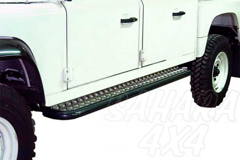 Estribos en plataforma de aluminio con tubo negro AFN para Land Rover Defender 130