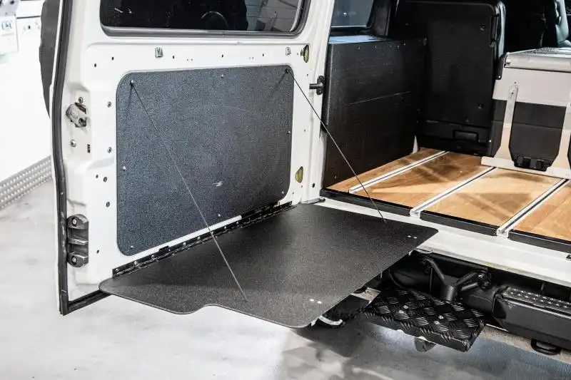 Mesa plegable ORC para portn trasero Mercedes G, revestida de plstico negro