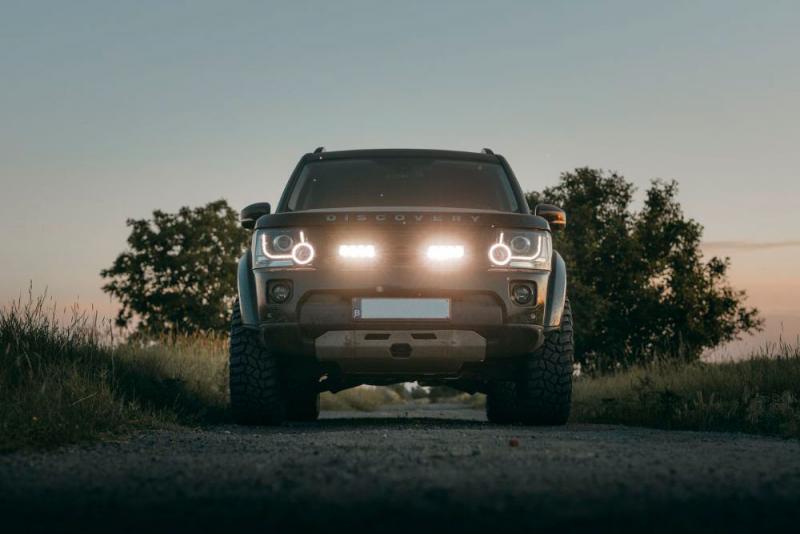 Land Rover Discovery4 (2014+) Grille Kit Triple-R 750 Elite - Pair of led lights and hardware