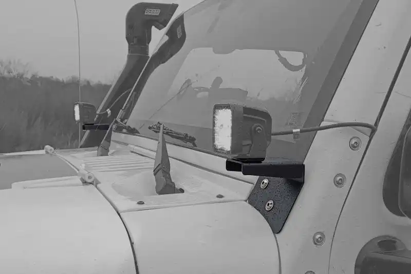 Soportes de montaje de luces para parabrisas Jeep Wrangler JK/JKU