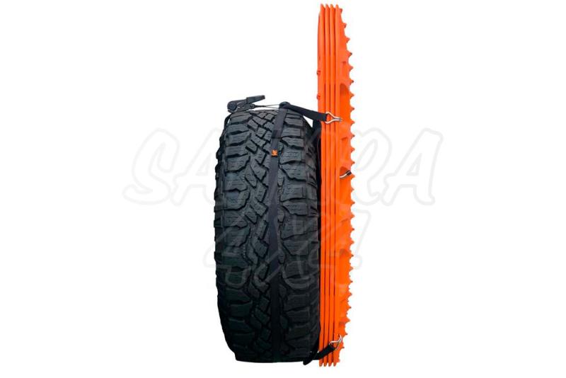 Arns de fijacin de planchas MaxTrax para rueda de repuesto - Con este arns puedes colocar las planchas de rescate Maxtrax en la rueda de repuesta del portn de tu 4x4 o furgoneta camper.