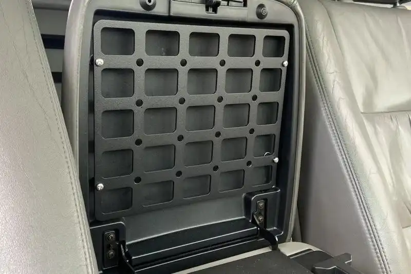 Panel Molle para el reposabrazos del Toyota Land Cruiser 100 y el Lexus LX 470