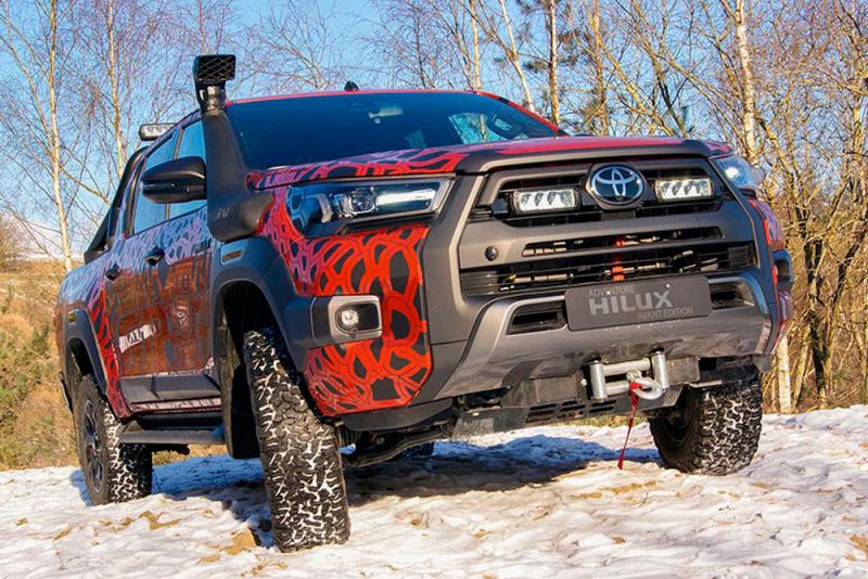 Kit de faros Lazer G2 Triple-R 750 Elite Toyota Hilux Invincible X (2021+)