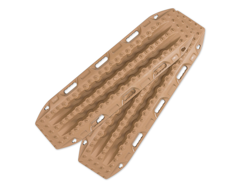 Planchas de rescate MAXTRAX MKII- Color desierto beige  - Estosavanzados dispositivos de recuperaciónMAXTRAXMKII de tracción 4x4, ligeros yresistentes, utilizan dientes integrados que se agarran a la banda de rodadurade un neumático para proporcionar tracción en la arena, el barro o la nieve.